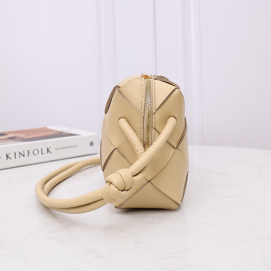 Bottega Veneta Small Cassette Camera Bag - EUR FASHION
