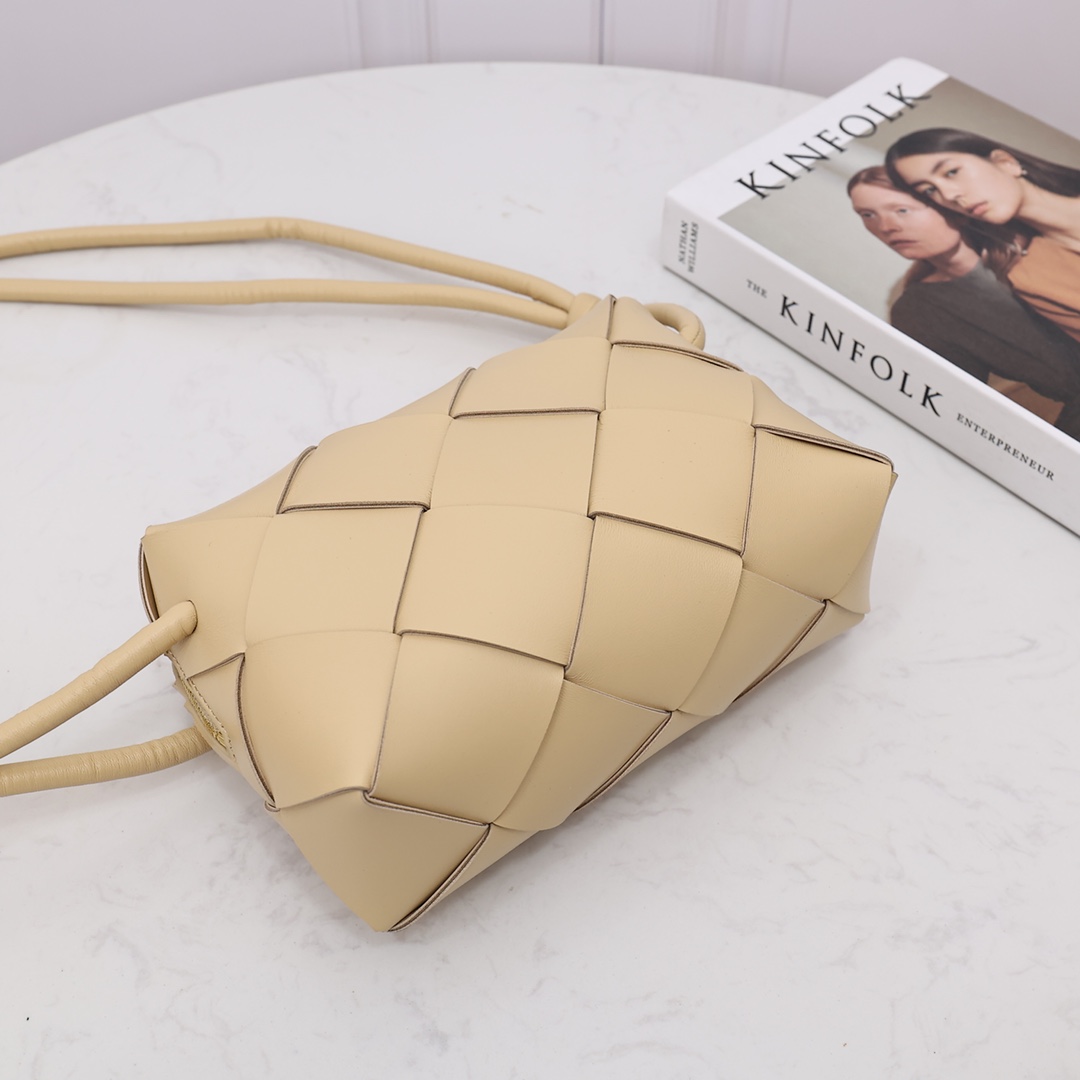 Bottega Veneta Small Cassette Camera Bag - EUR FASHION