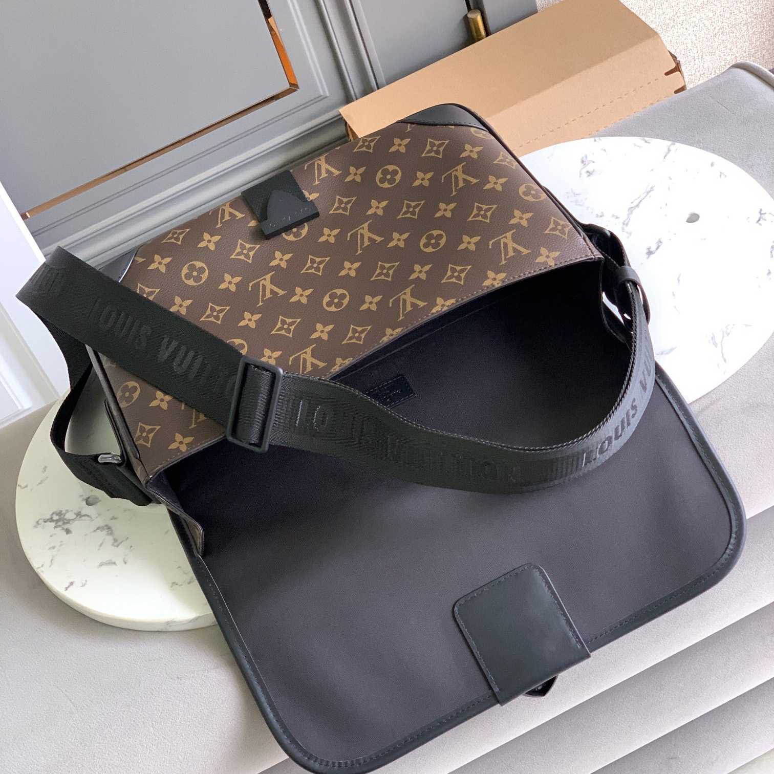 Louis Vuitton Archy Messenger MM(35x24x8CM)   M46328 - EUR FASHION