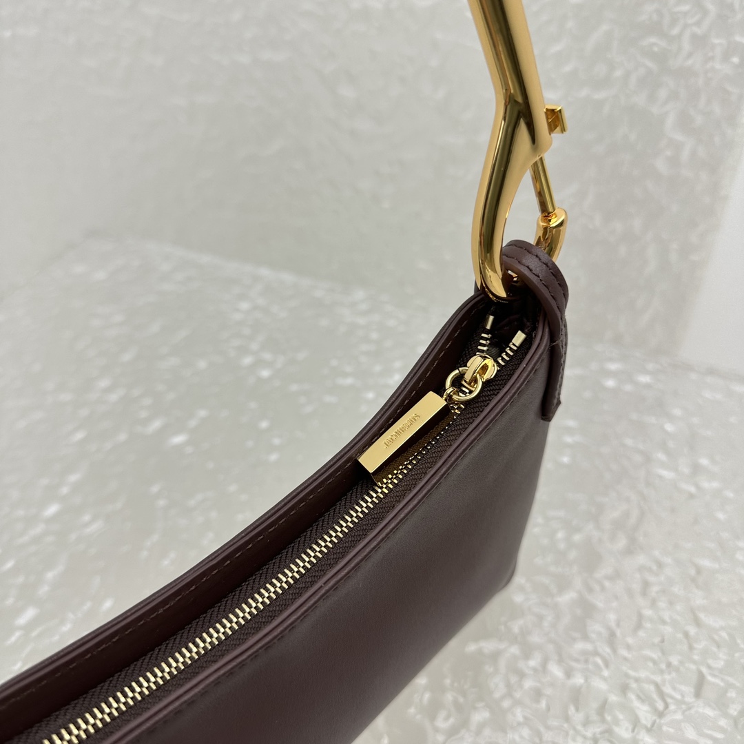 Jacquemus Le Bisou Mousqueton Carabiner Strap Shoulder Bag - EUR FASHION