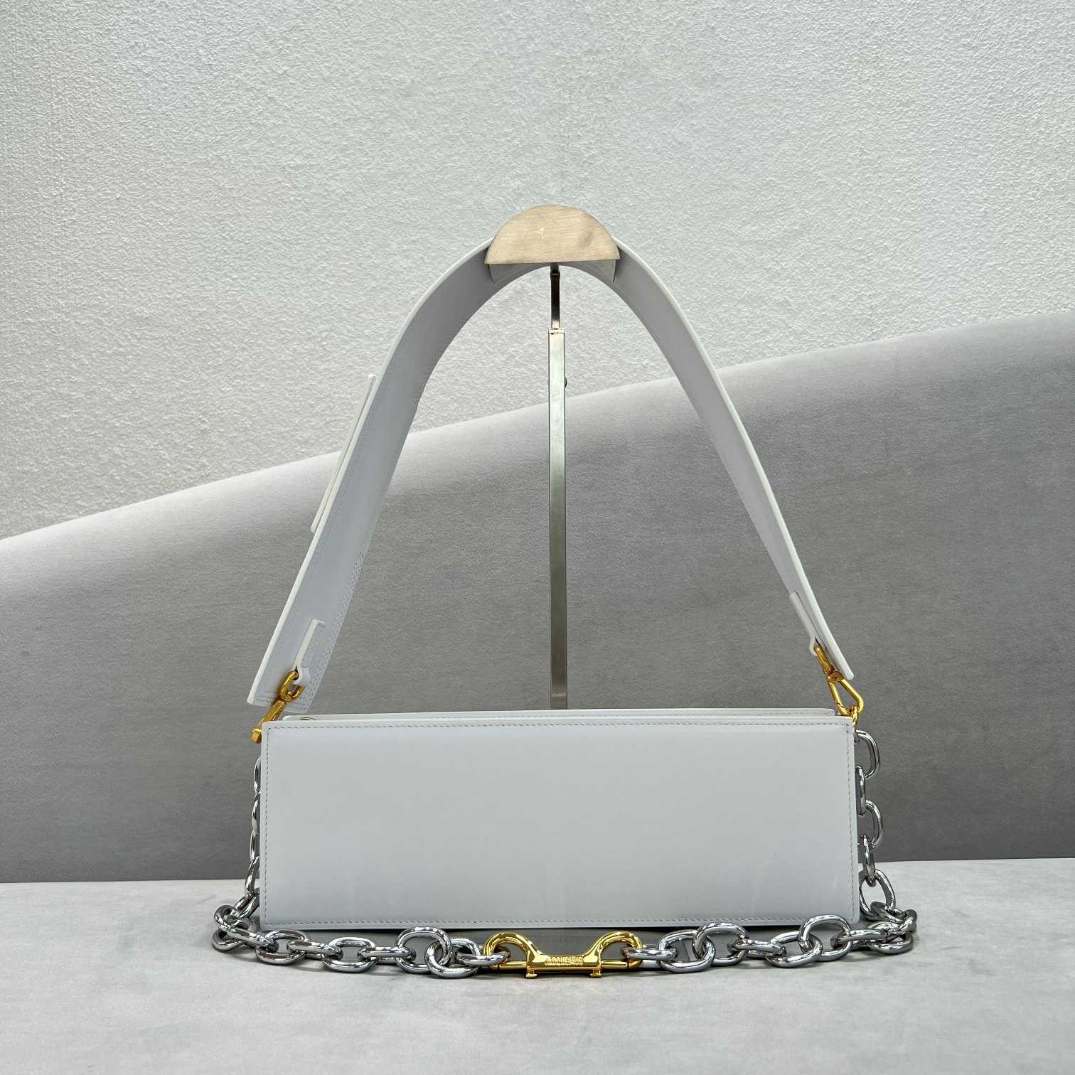 Jacquemus Le Ciuciu Leather Shoulder Bag (30x10.5x4.5cm) - EUR FASHION