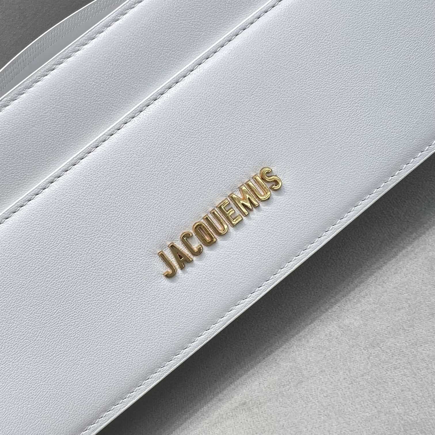 Jacquemus Le Ciuciu Leather Shoulder Bag (30x10.5x4.5cm) - EUR FASHION