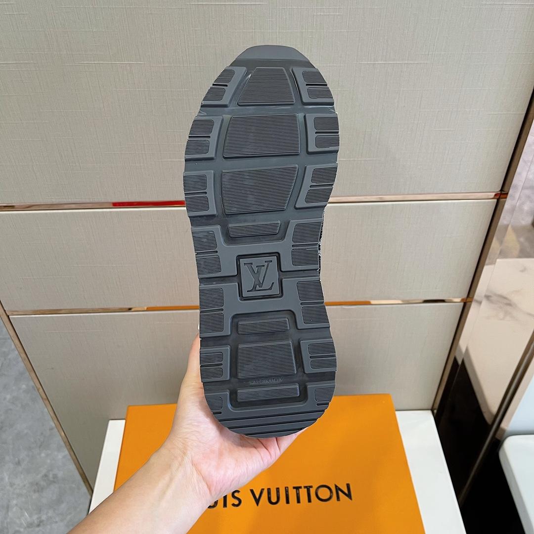 Louis Vuitton Run Away Sneaker   (upon uk size)  1ABFBZ - EUR FASHION