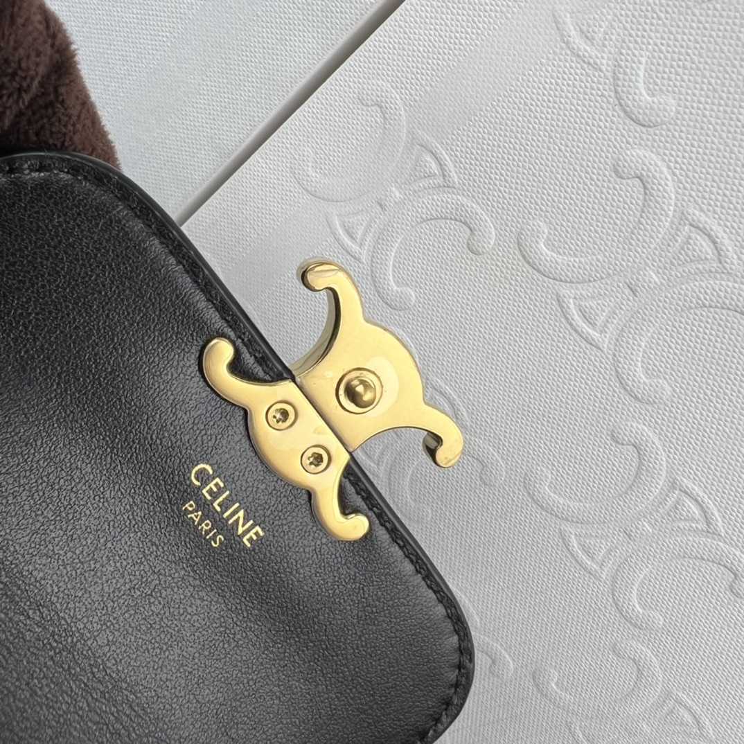 Celine Compact Wallet With Coin Triomphe In Shiny Calfskin - EUR FASHION