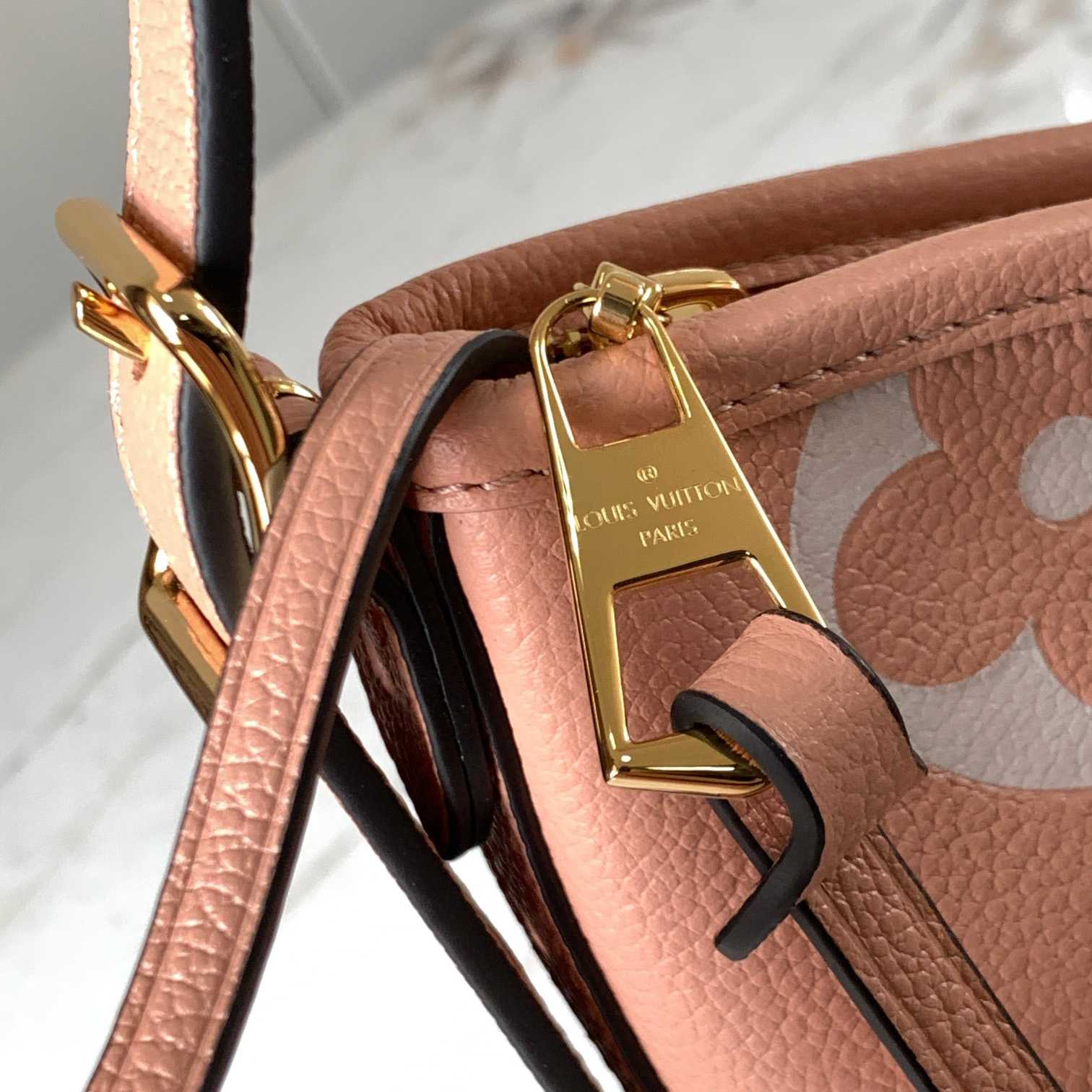 Louis Vuitton CarryAll PM Bag (24 x 29.5 x 12 cm)   M46298 - EUR FASHION