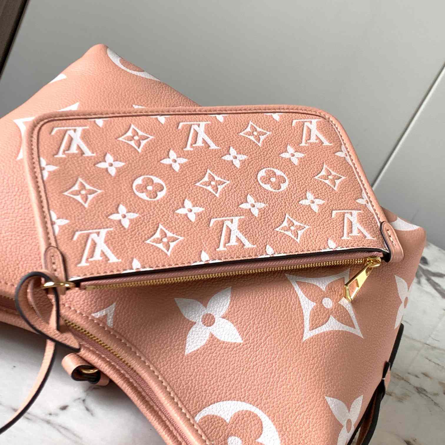 Louis Vuitton CarryAll PM Bag (24 x 29.5 x 12 cm)   M46298 - EUR FASHION
