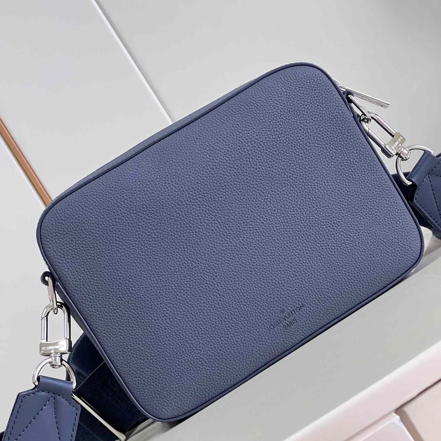 Louis Vuitton Fastline Messenger (23.5x18x7cm)   M22611 - EUR FASHION