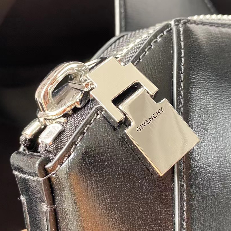 Givenchy Antigona Leather Messenger Bag (25-20-16cm) - EUR FASHION