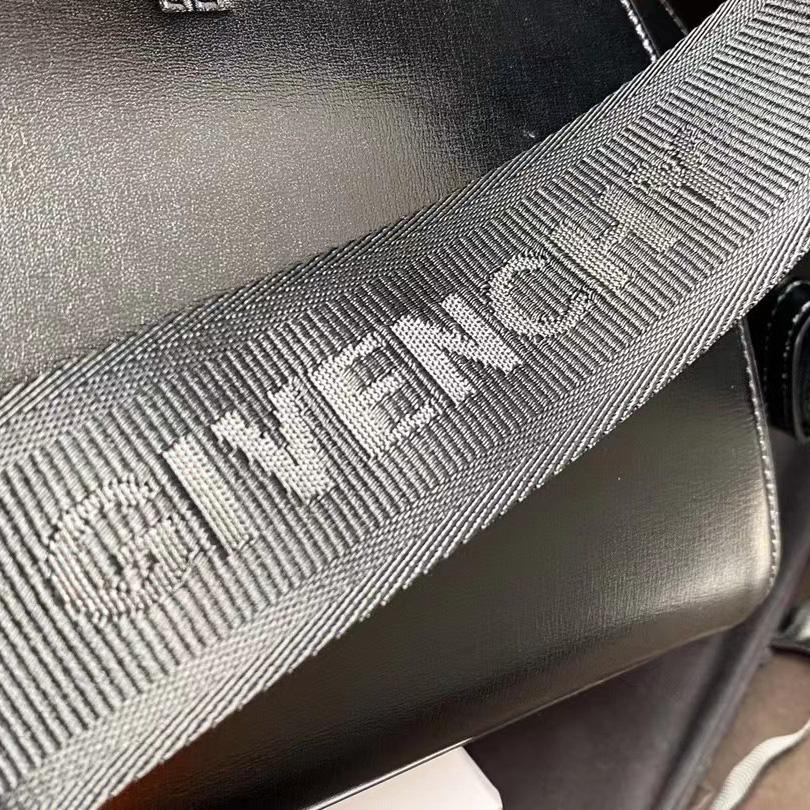 Givenchy Antigona Leather Messenger Bag (25-20-16cm) - EUR FASHION
