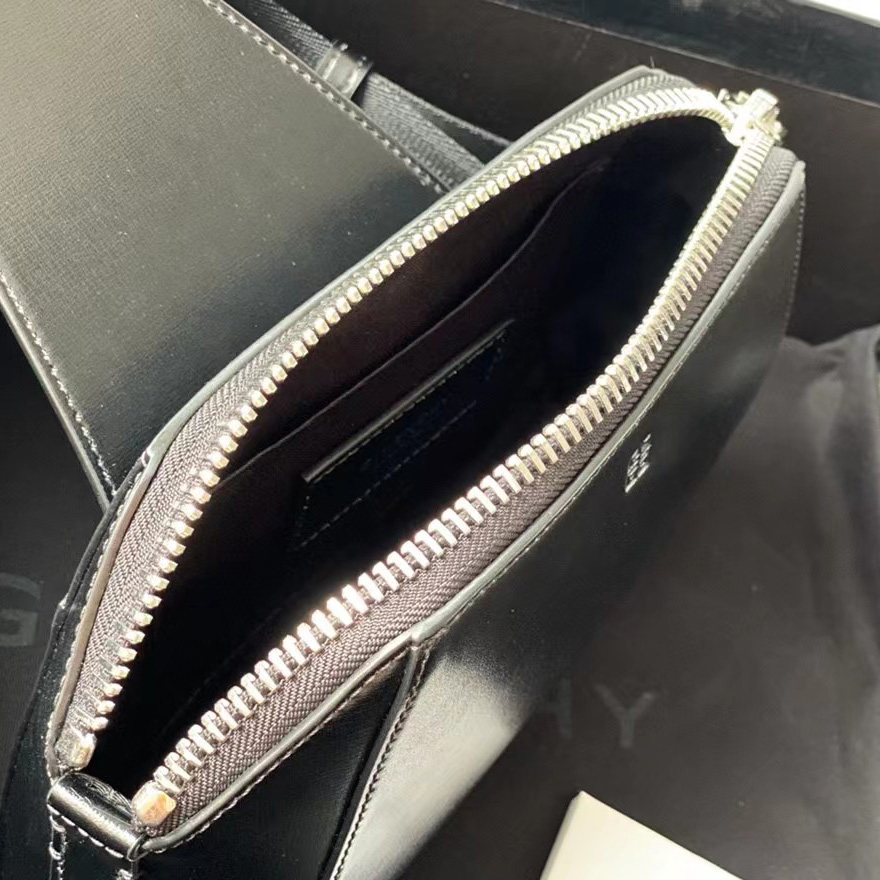 Givenchy Antigona Leather Messenger Bag (25-20-16cm) - EUR FASHION