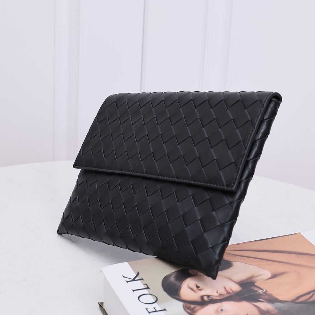 Bottega Veneta Flap Pouch - EUR FASHION