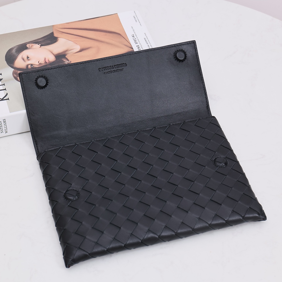 Bottega Veneta Flap Pouch - EUR FASHION