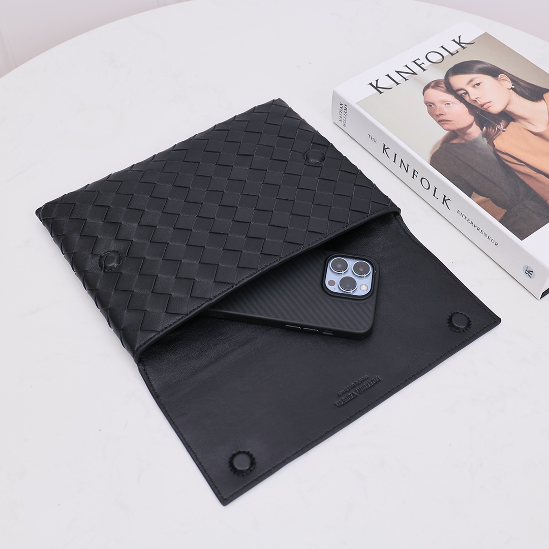 Bottega Veneta Flap Pouch - EUR FASHION