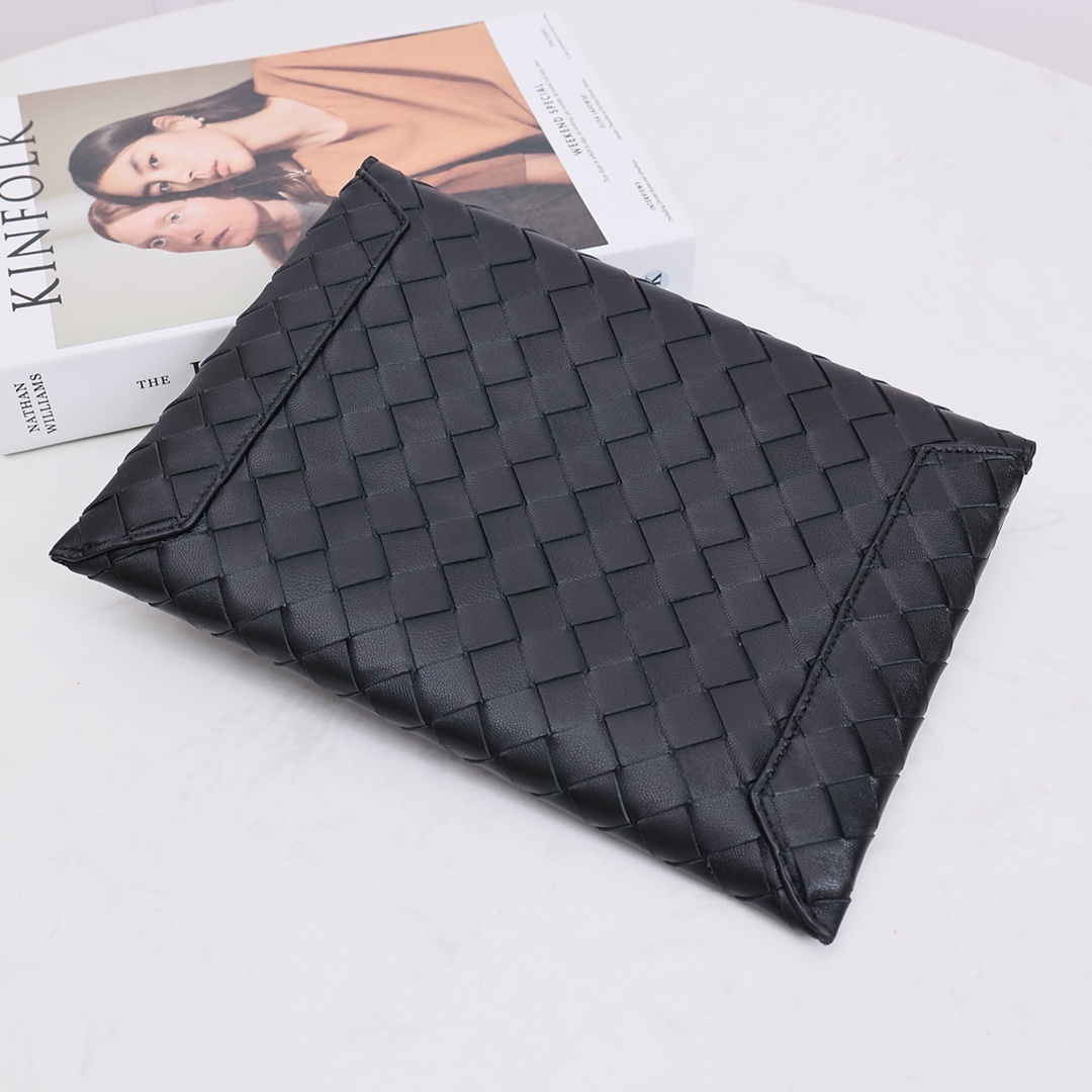 Bottega Veneta Flap Pouch - EUR FASHION