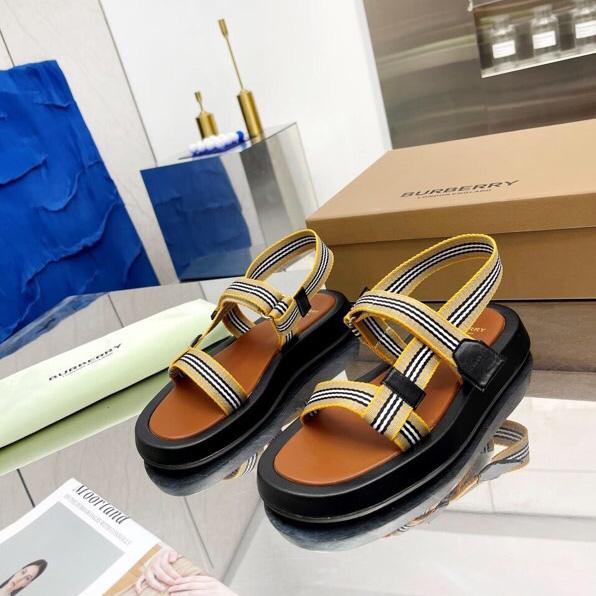 Burberry Icon Stripe Flat Sandals - EUR FASHION