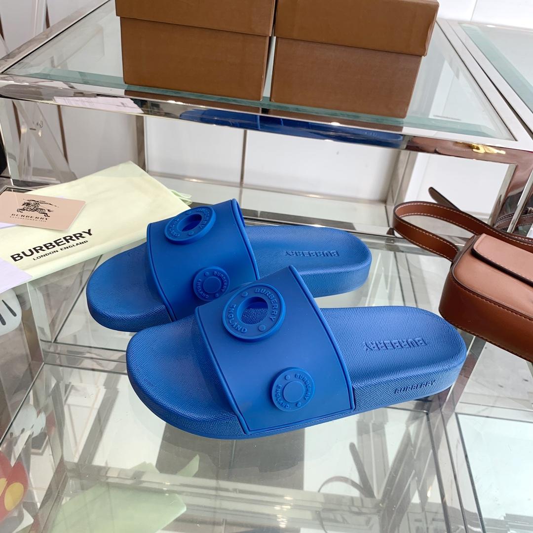 Burberry Eyelet Rubber Slide - EUR FASHION