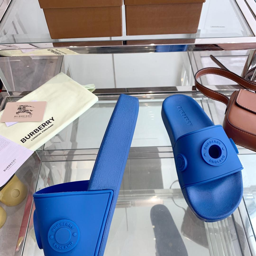 Burberry Eyelet Rubber Slide - EUR FASHION