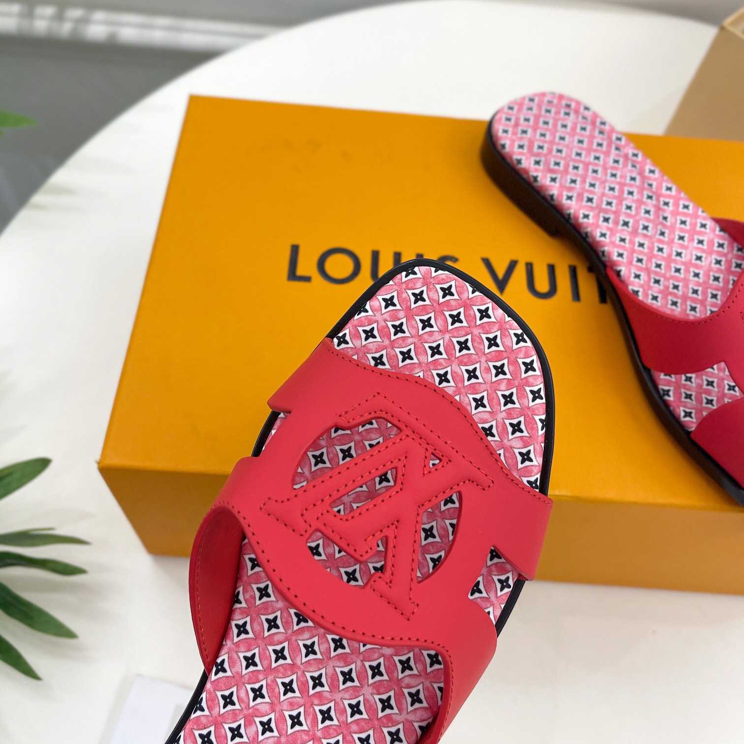 Louis Vuitton LV Isola Flat Mule - EUR FASHION