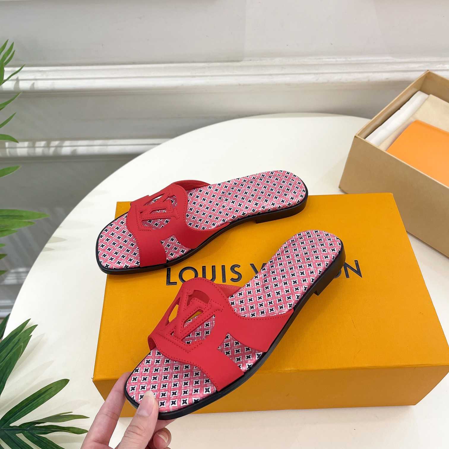 Louis Vuitton LV Isola Flat Mule - EUR FASHION