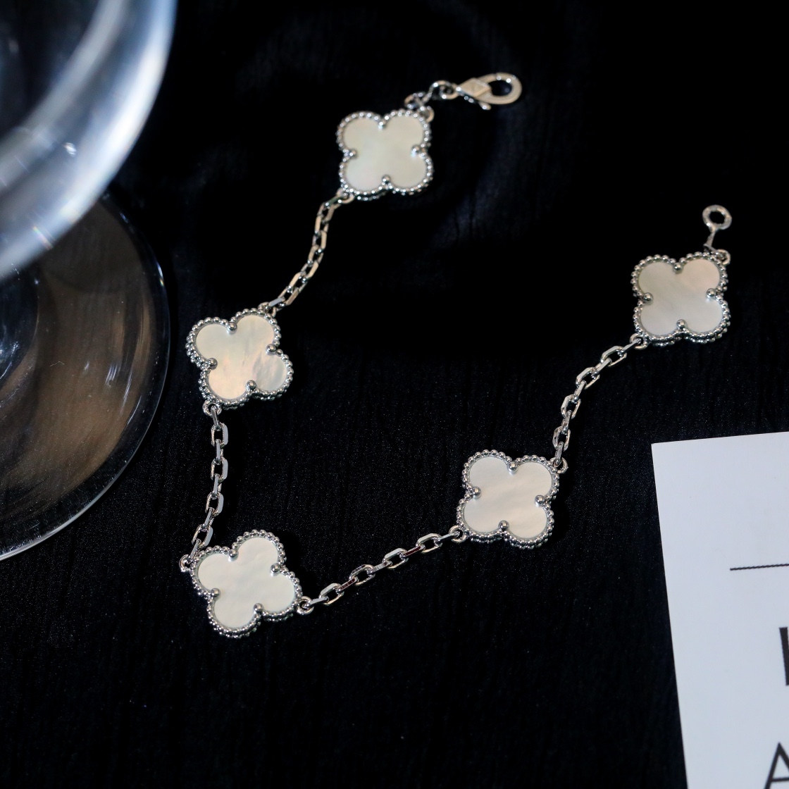 Van Cleef & Arpels Bracelet - EUR FASHION