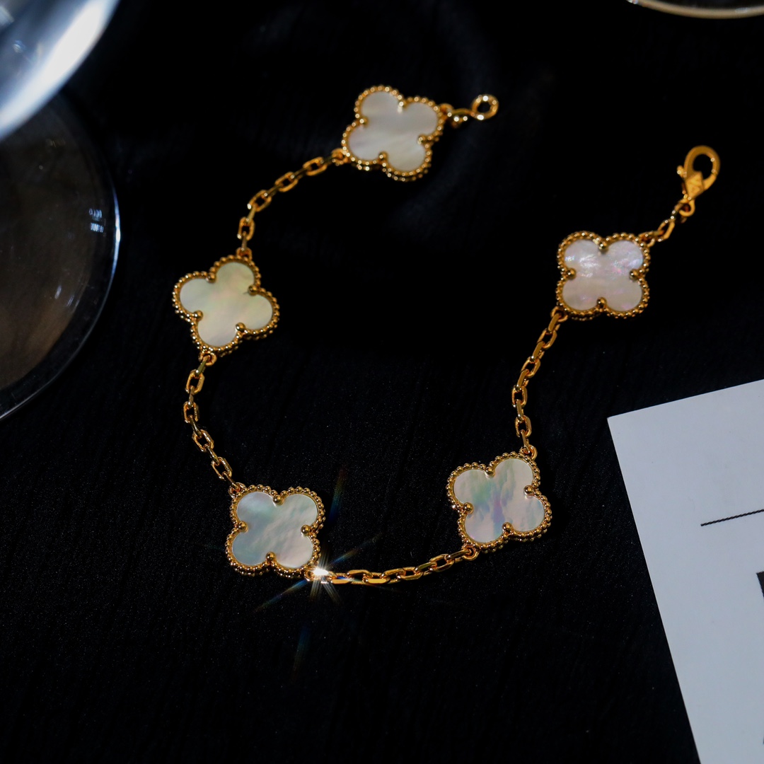 Van Cleef & Arpels Bracelet - EUR FASHION