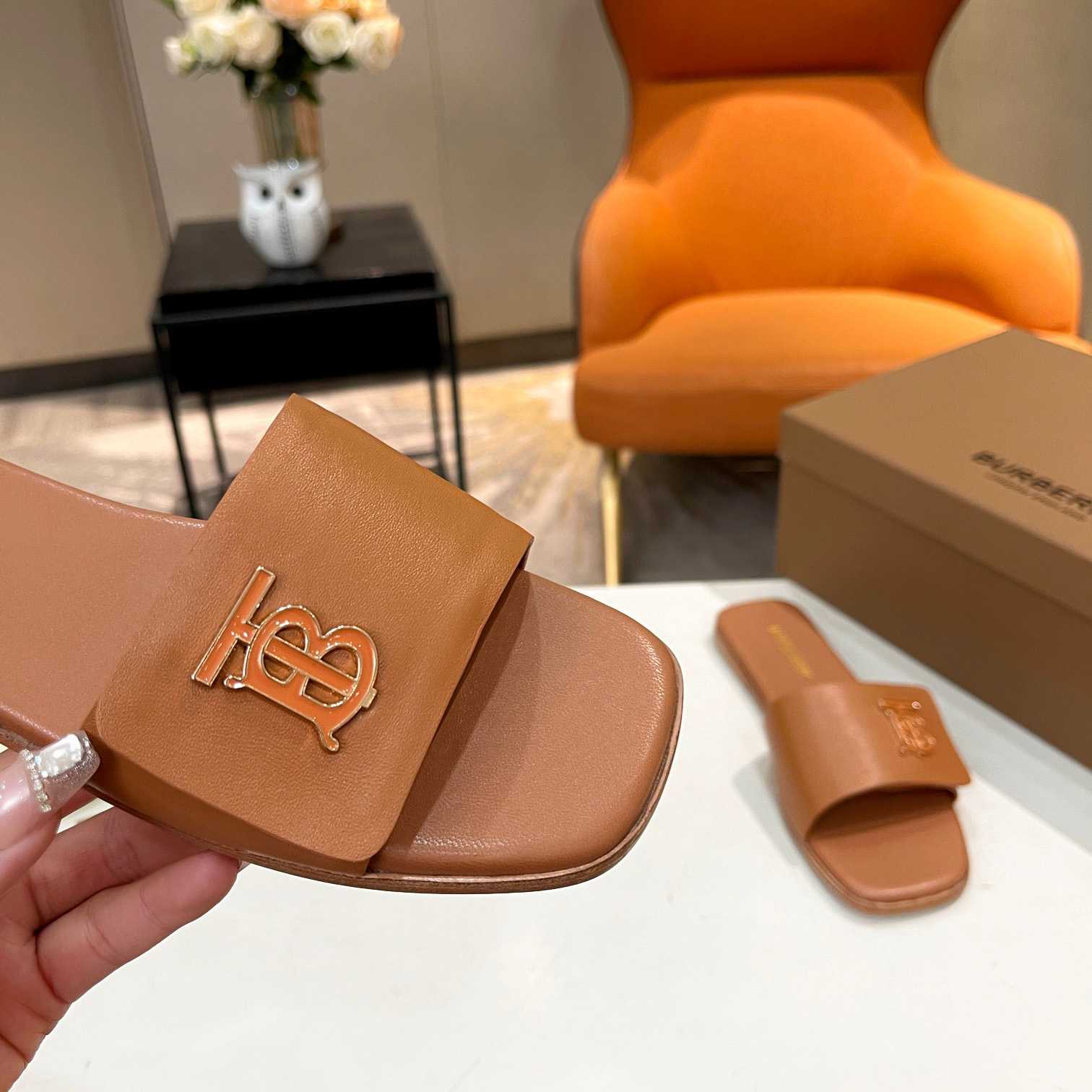 Burberry Women's Mule Sandals - EUR FASHION