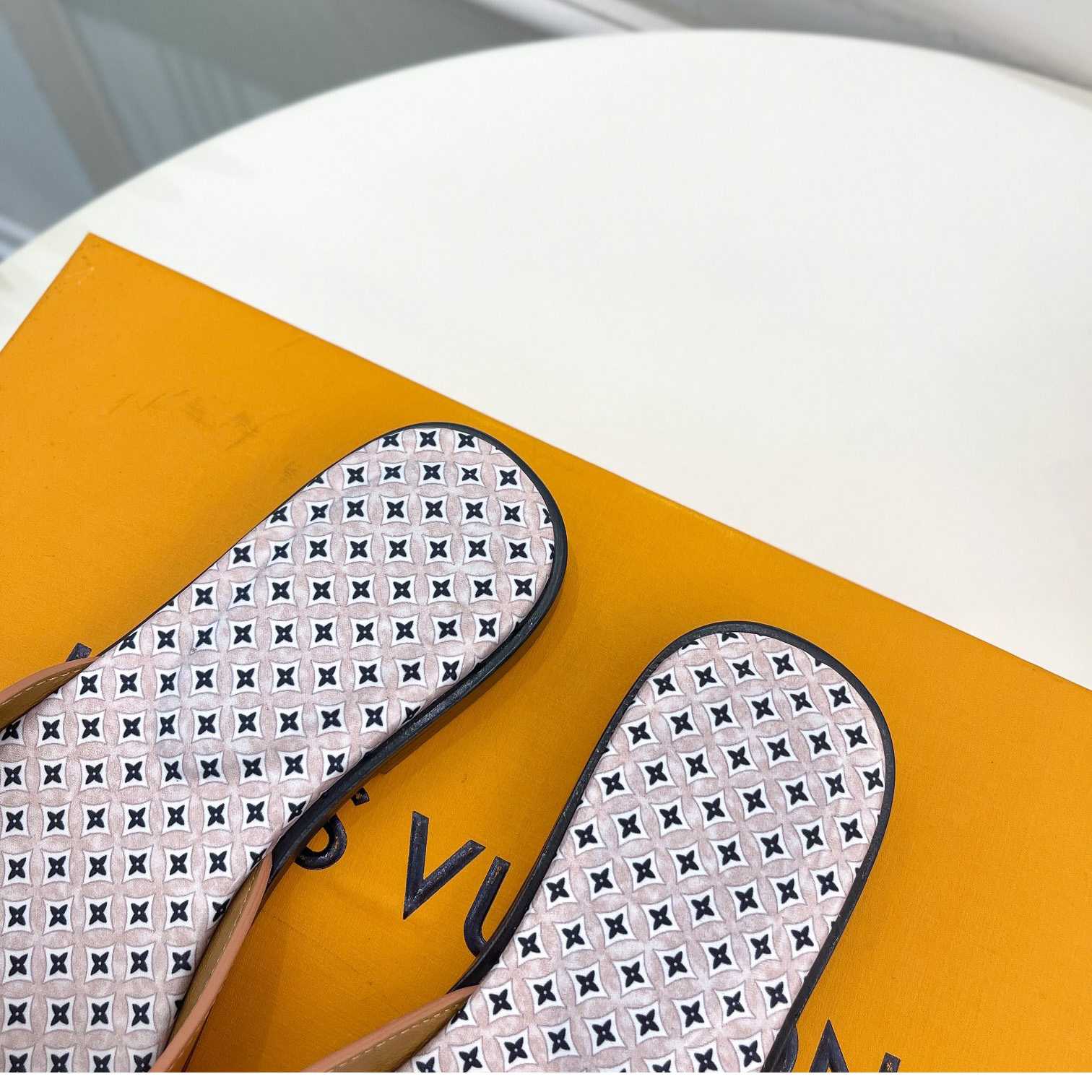 Louis Vuitton LV Isola Flat Mule - EUR FASHION