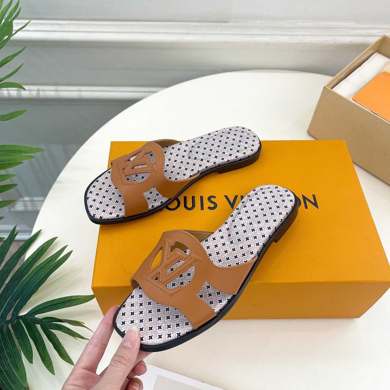 Louis Vuitton LV Isola Flat Mule - EUR FASHION