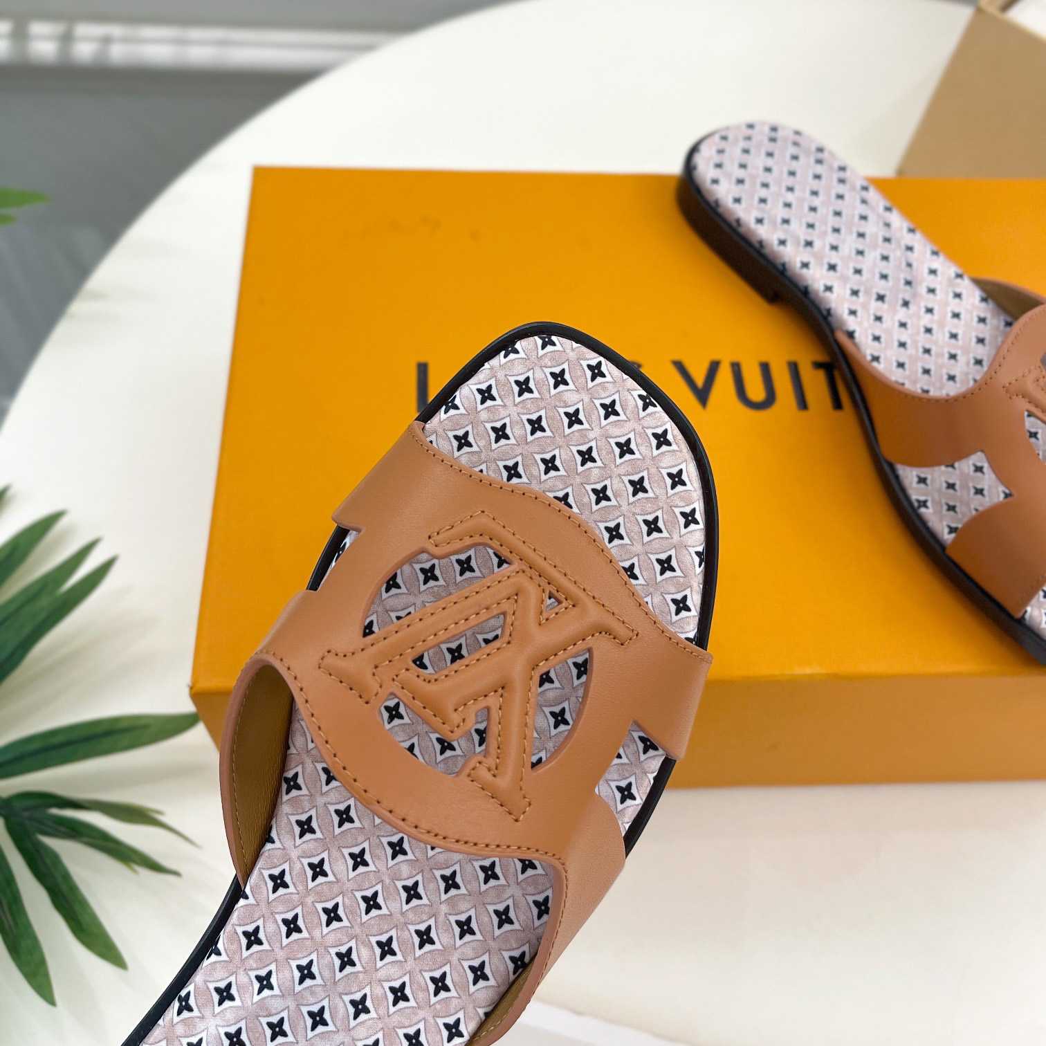 Louis Vuitton LV Isola Flat Mule - EUR FASHION