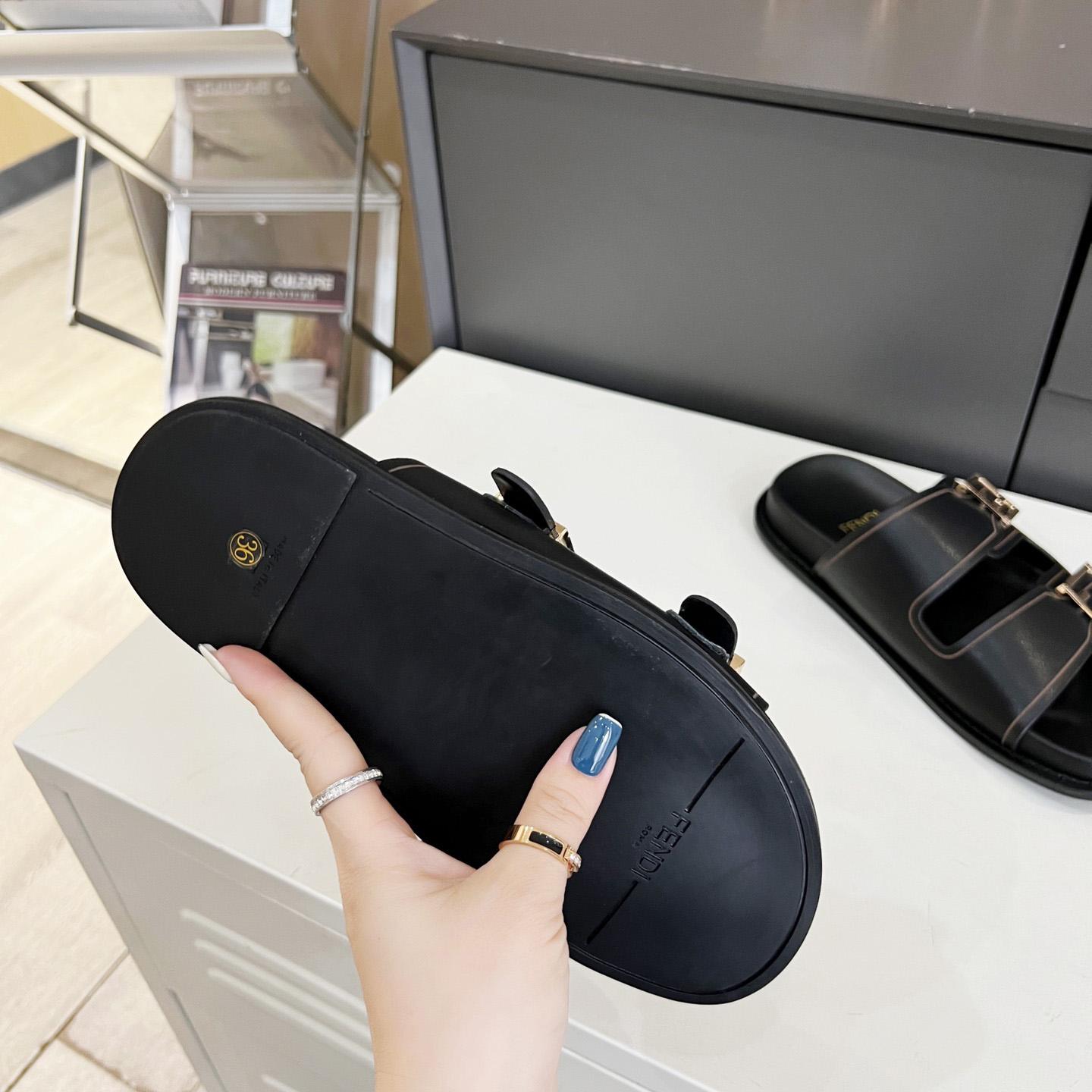Fendi Feel Black Leather Slides - EUR FASHION