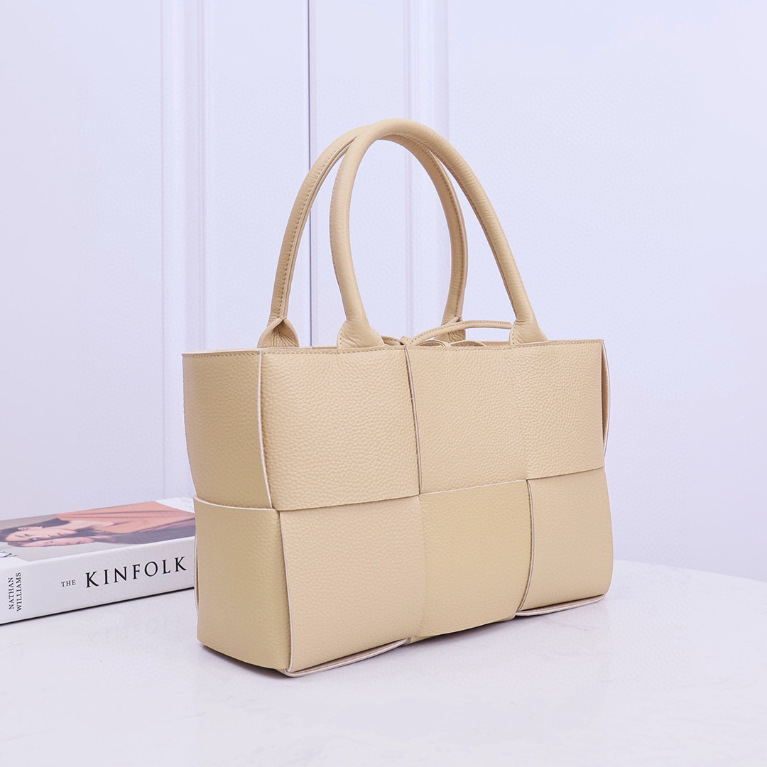 Bottega Veneta Small Arco Tote Bag  - EUR FASHION
