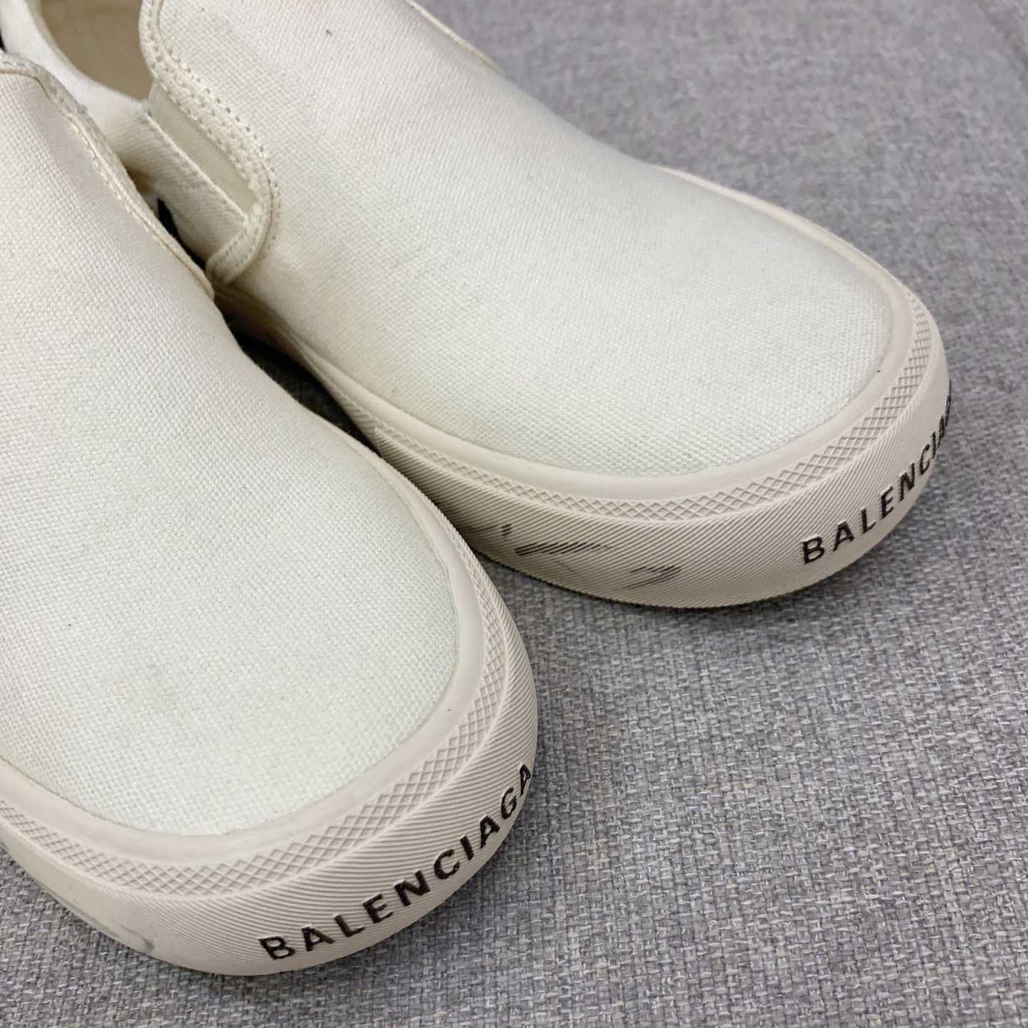Balenciaga Paris Slip On Graffiti Sneaker In White  - EUR FASHION