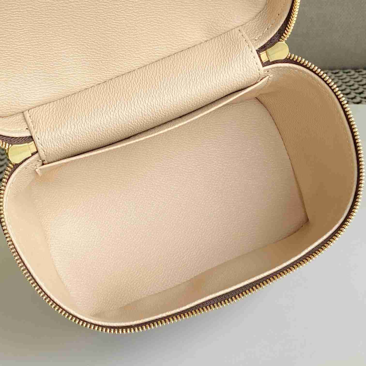 Louis Vuitton Nice Mini Toiletry Pouch  M44495 - EUR FASHION