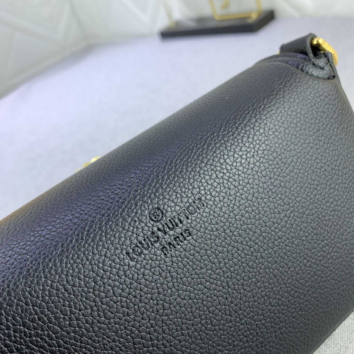 Louis Vuitton Lockme Tender Pochette (18-9-4cm)    M81560 - EUR FASHION