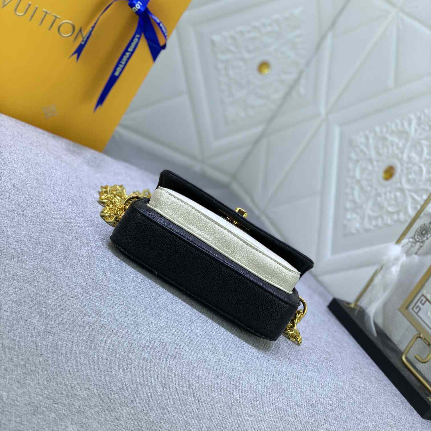 Louis Vuitton Lockme Tender Pochette (18-9-4cm)    M81560 - EUR FASHION
