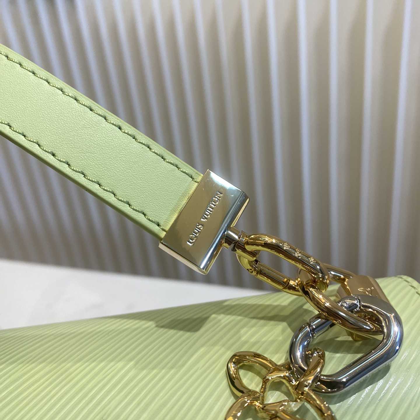 Louis Vuitton Twist PM   M22768 - EUR FASHION