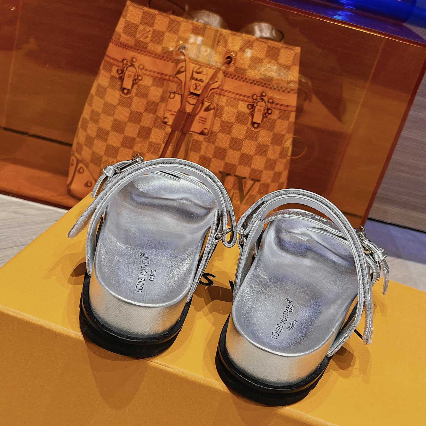 Louis Vuitton Bom Dia Flat Comfort Mules     1AB3OG - EUR FASHION