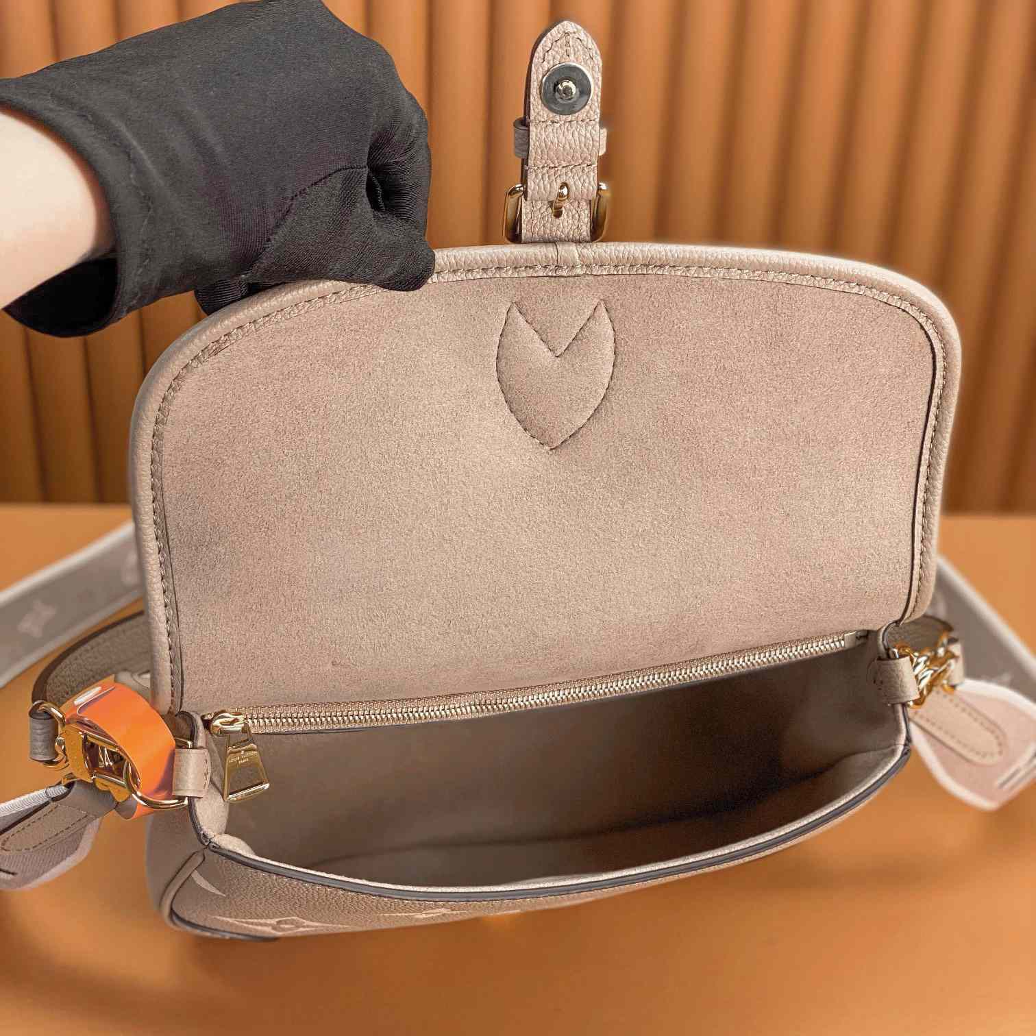 Louis Vuitton Diane (23 x 16 x 8.5cm)  M46583 - EUR FASHION
