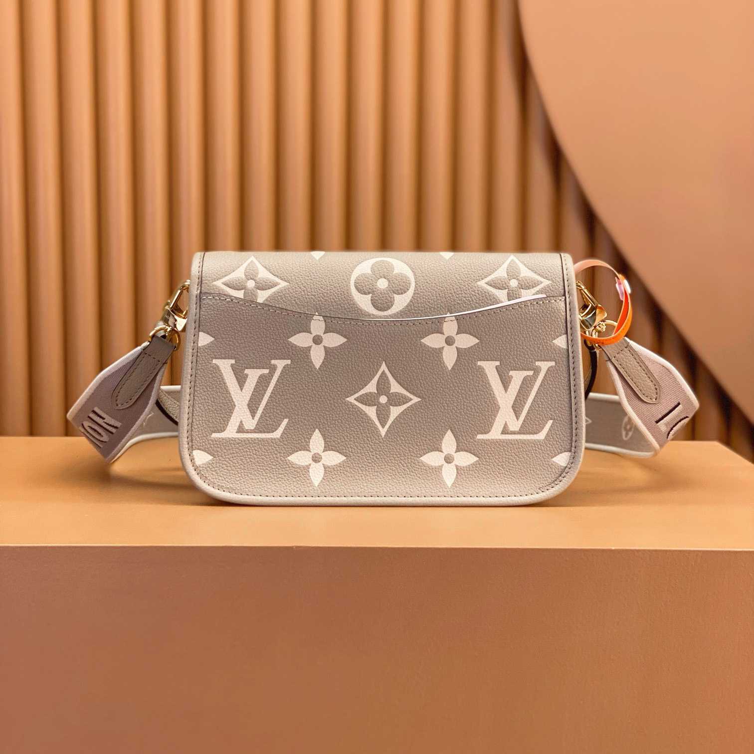 Louis Vuitton Diane (23 x 16 x 8.5cm)  M46583 - EUR FASHION
