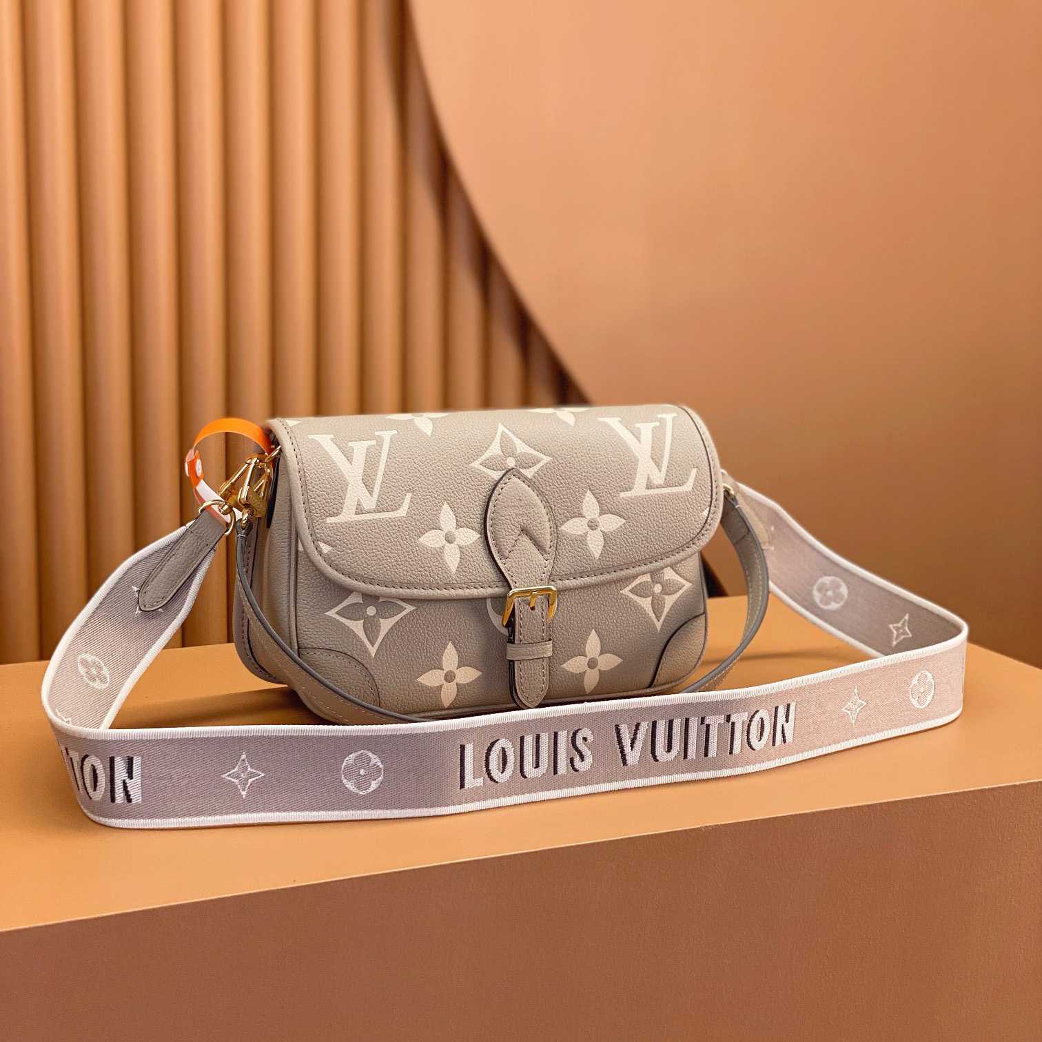 Louis Vuitton Diane (23 x 16 x 8.5cm)  M46583 - EUR FASHION