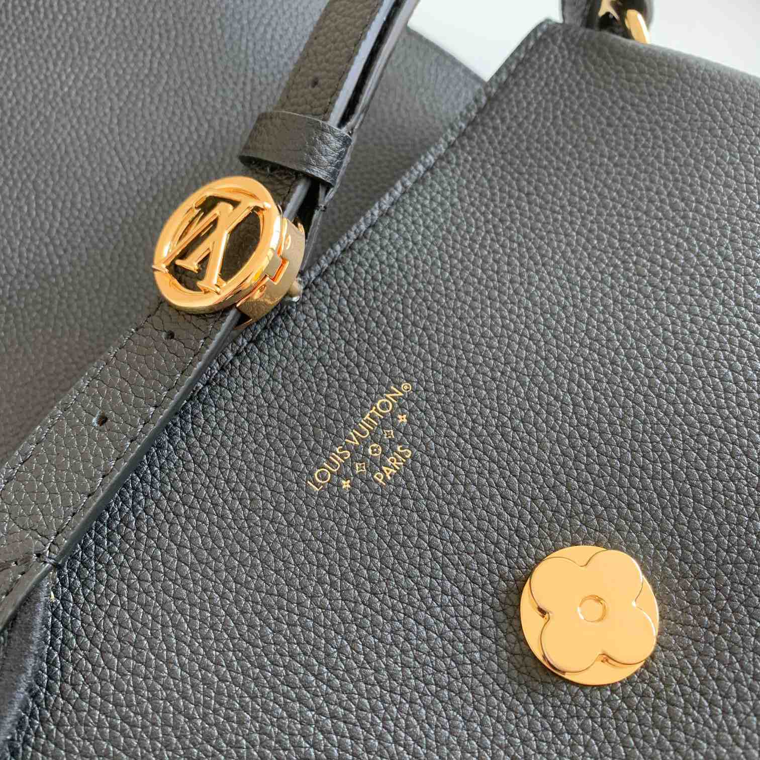 Louis Vuitton LV Pont 9 Soft MM (25 x 17.5 x 8cm) - EUR FASHION