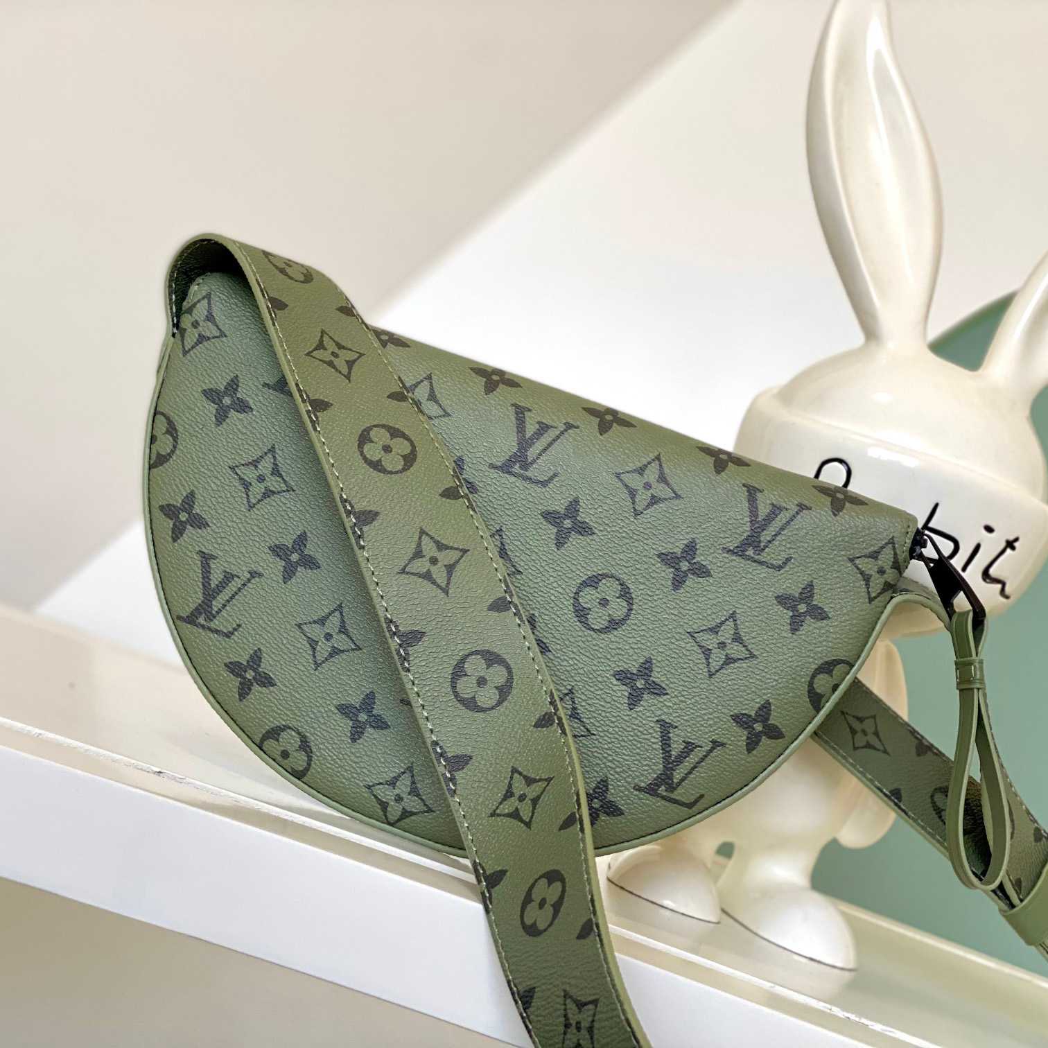Louis Vuitton LV Moon Crossbody (24.5 x 16 x4.5cm)  M23838 - EUR FASHION