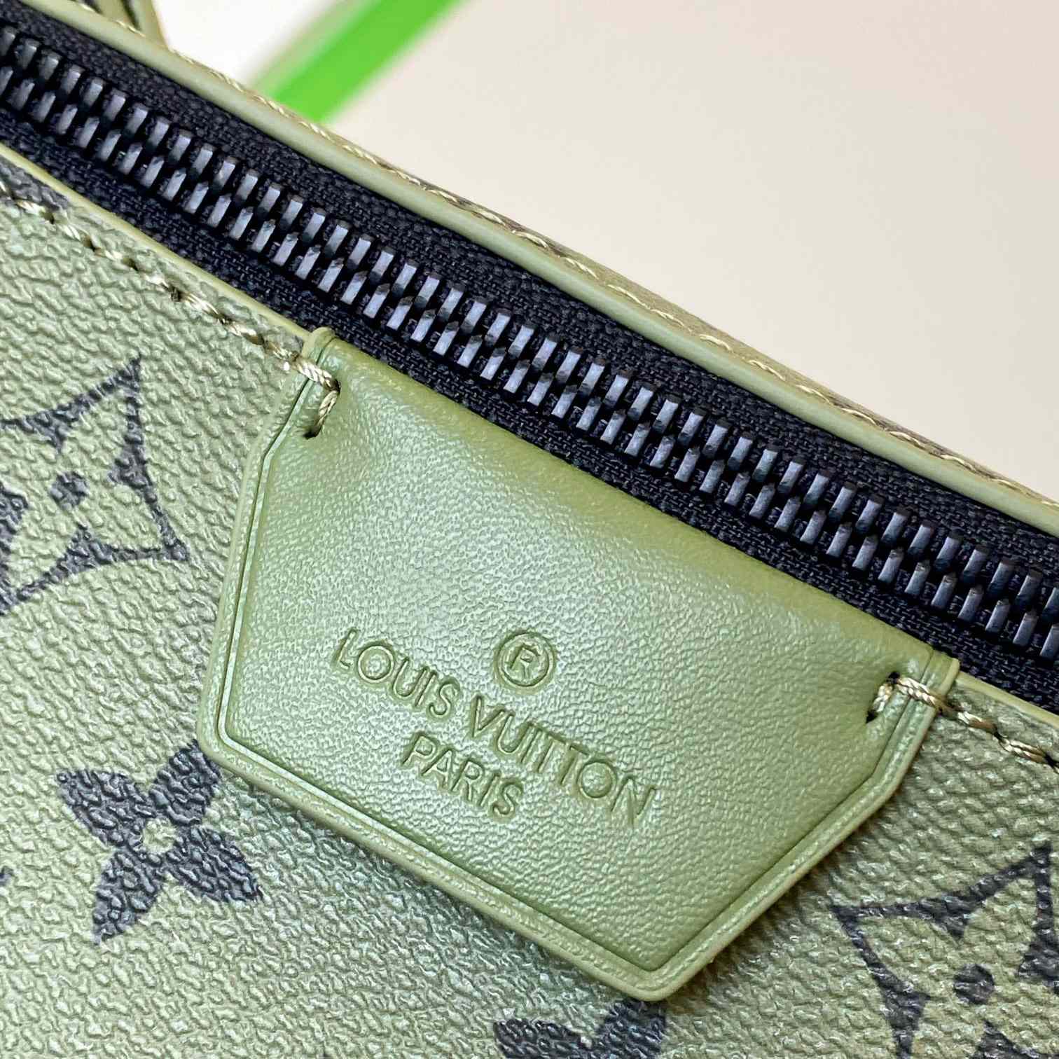 Louis Vuitton LV Moon Crossbody (24.5 x 16 x4.5cm)  M23838 - EUR FASHION