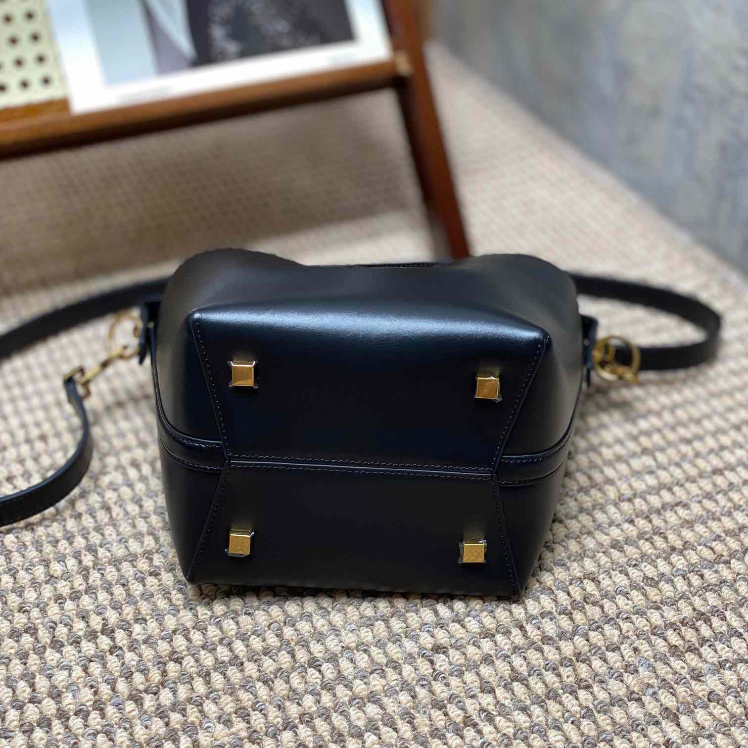 Saint Laurent Le 37 Small In Shiny Leather - EUR FASHION