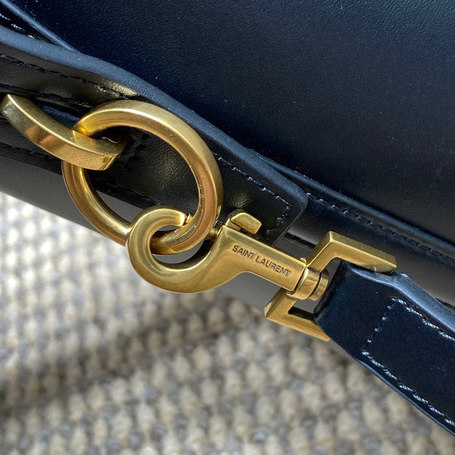 Saint Laurent Le 37 Small In Shiny Leather - EUR FASHION
