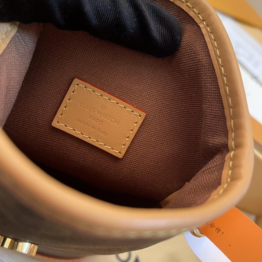 Louis Vuitton Fold Me Pouch (14.5 x 18 x 6.5 cm)  M80874 - EUR FASHION