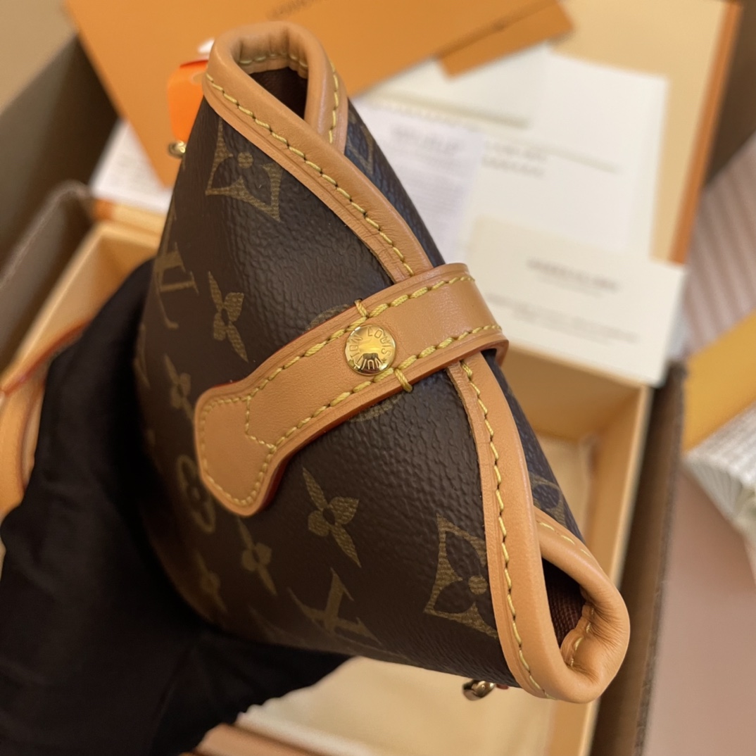 Louis Vuitton Fold Me Pouch (14.5 x 18 x 6.5 cm)  M80874 - EUR FASHION