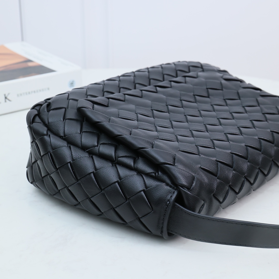 Bottega Veneta Small Cobble Messenger - EUR FASHION