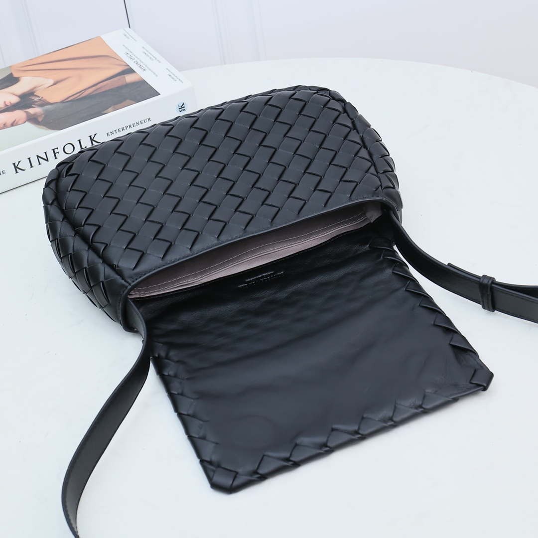 Bottega Veneta Small Cobble Messenger - EUR FASHION