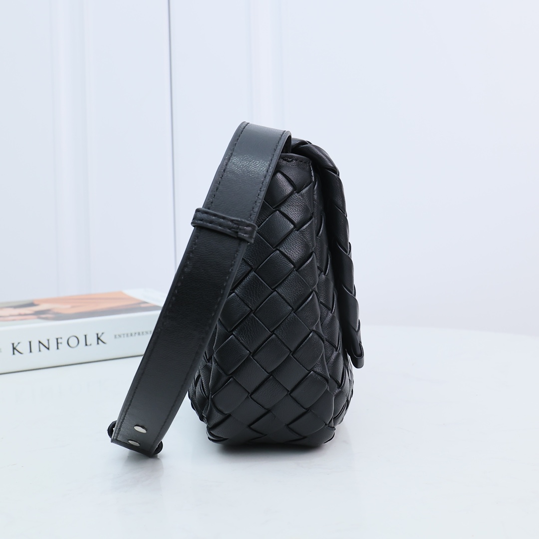 Bottega Veneta Small Cobble Messenger - EUR FASHION